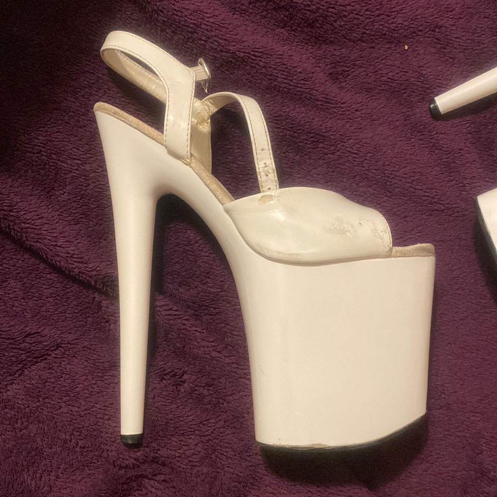 Pleaser Flamingo 8 inch heels size 9